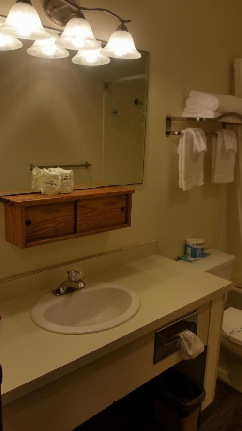 Tradewinds Motel - image 20