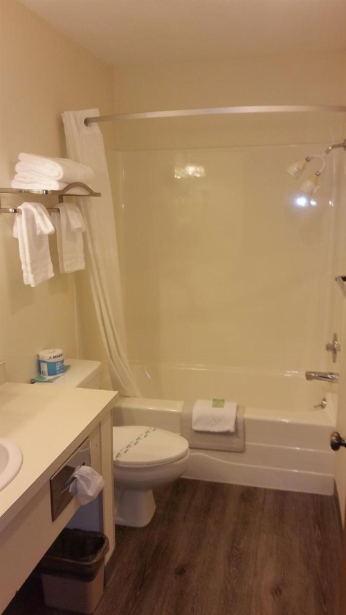 Tradewinds Motel - image 22