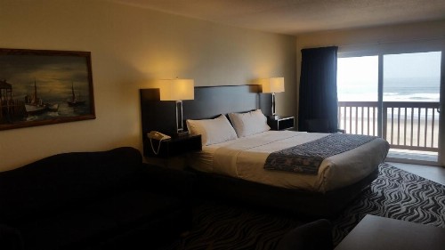 Tradewinds Motel - image 24