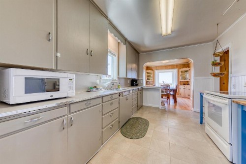 Cheri's Oceanfront Getaway - image 10