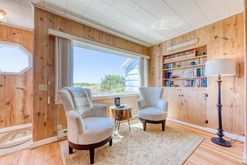 Cheri's Oceanfront Getaway - image 11