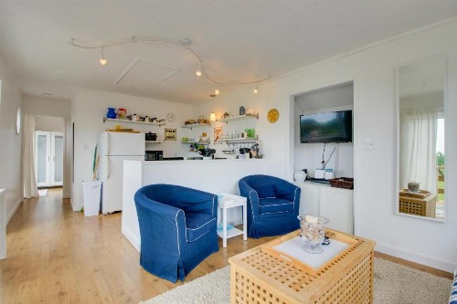 Second Tide - Oceanview Cottage - image 12