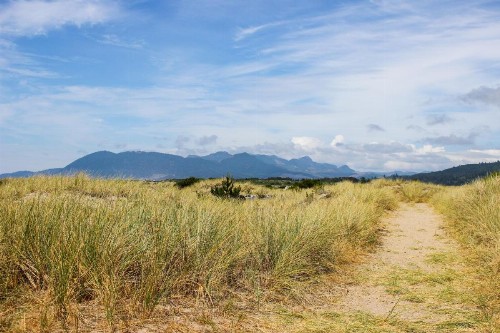 Second Tide - Oceanview Cottage - image 9