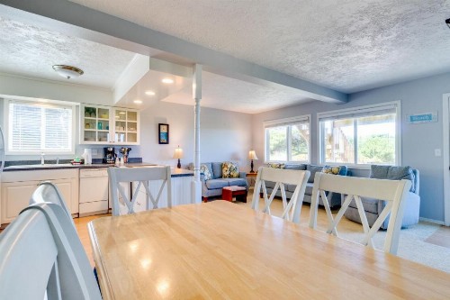 Chris's Oceanfront Getaway - image 7