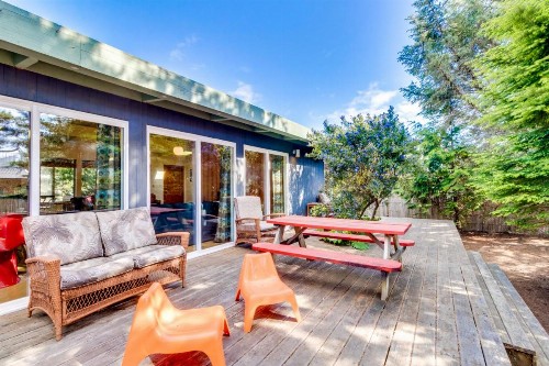 Beach Modern Retreat - image 7
