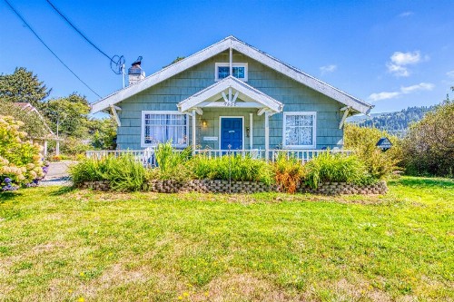 Cottage by the Sea - image 8