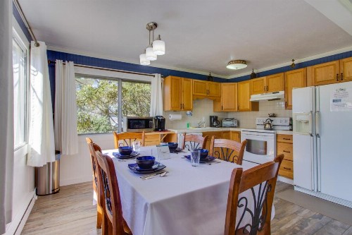Pacific Breeze Hideaway - image 11