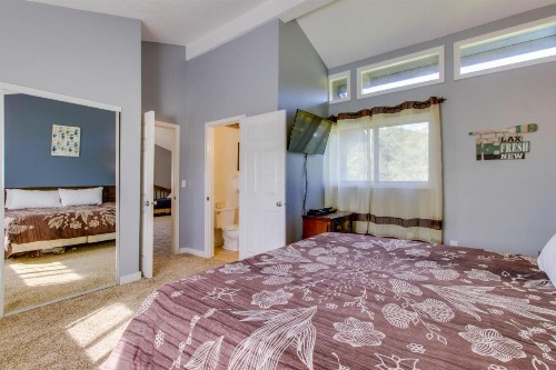 Pacific Breeze Hideaway - image 12