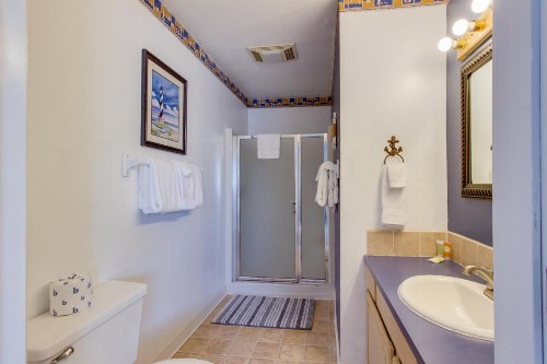Pacific Breeze Hideaway - image 6
