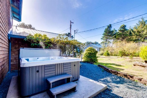 Pacific Breeze Hideaway - image 8
