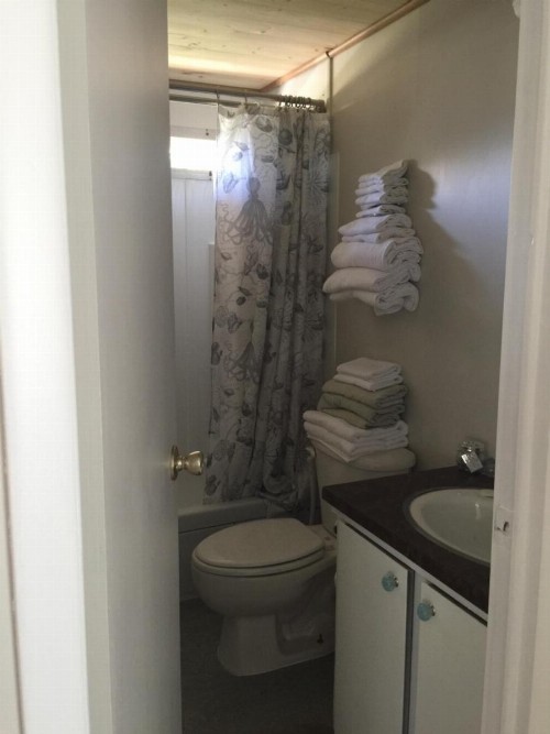 Rockaway Beach Bungalow - image 8