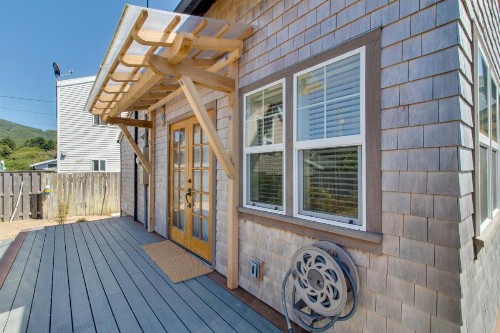 Rockaway Beach Bungalow - image 1