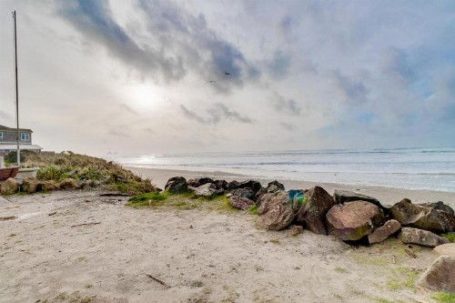 Getaway Oceanfront Lodging - image 9