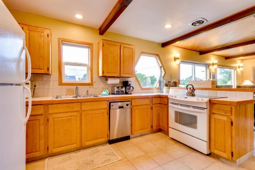 Beach Drive Retreat - image 10