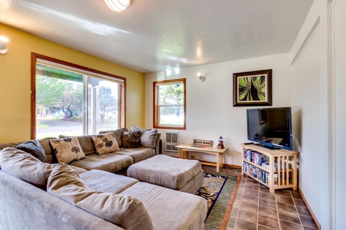Beach Drive Retreat - image 6