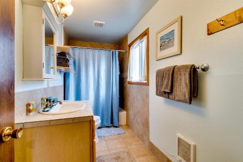 Beach Drive Retreat - image 7