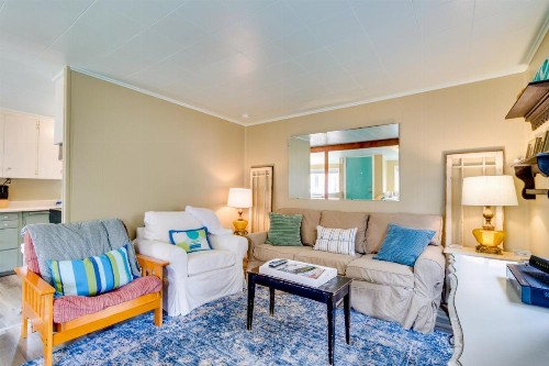4th Avenue Beach Cottage - image 12
