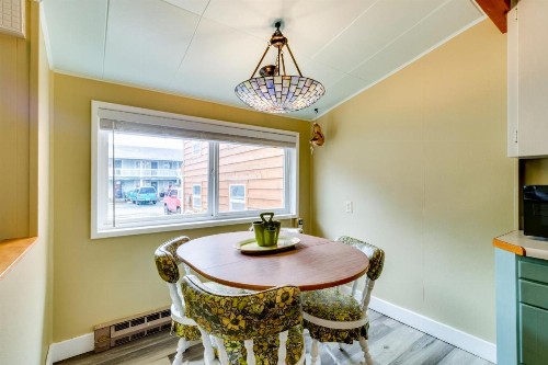 4th Avenue Beach Cottage - image 3