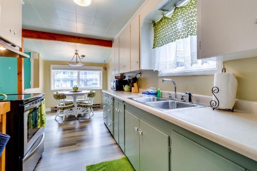 4th Avenue Beach Cottage - image 5