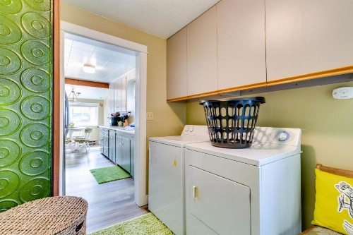 4th Avenue Beach Cottage - image 8