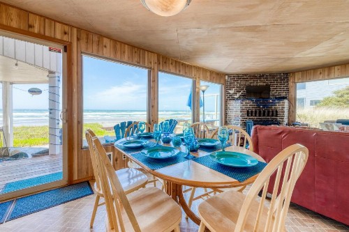 2 Bed 2 Bath Vacation home in Rockaway Beach - image 8