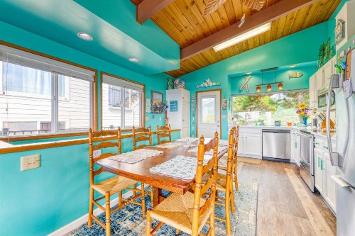 Pacific Hideaway - image 10