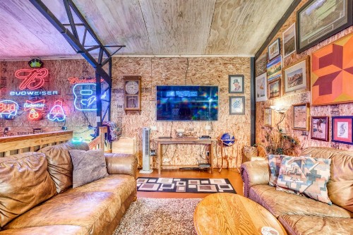 Getaway Bar on Easy Street - image 7