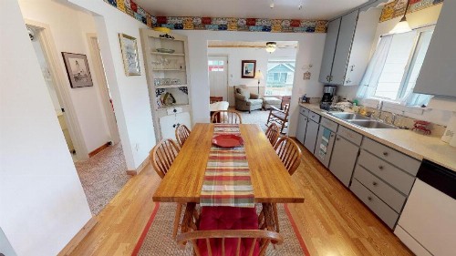 Brass Bell Cottage - image 2