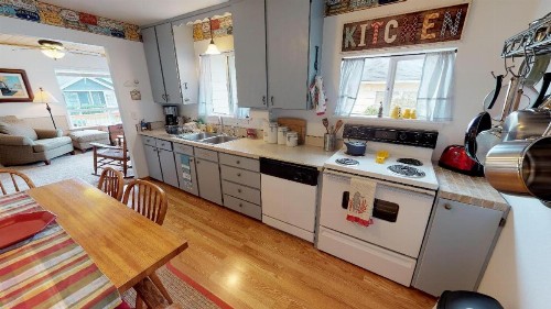 Brass Bell Cottage - image 3