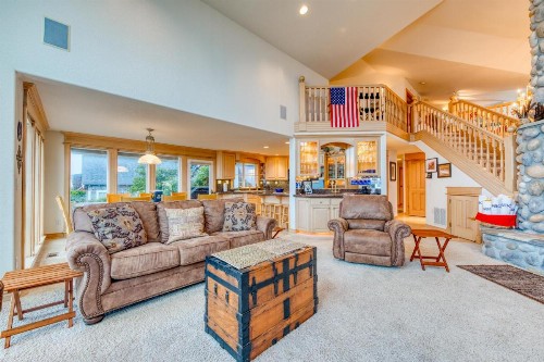 Rockaway Beach Oceanfront Wonder - image 2