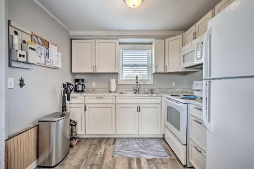 Oceanfront Rockaway Beach Condo Pet-Friendly - image 12