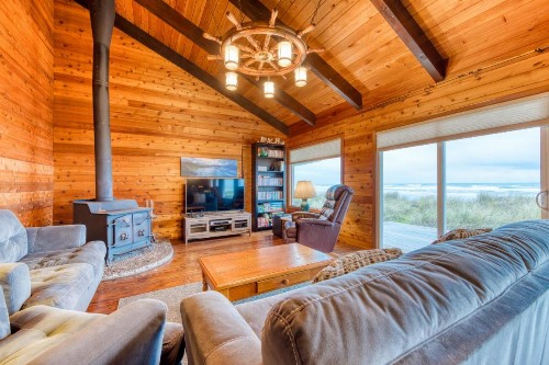 Rockaway Beach Cozy Cabin - image 12