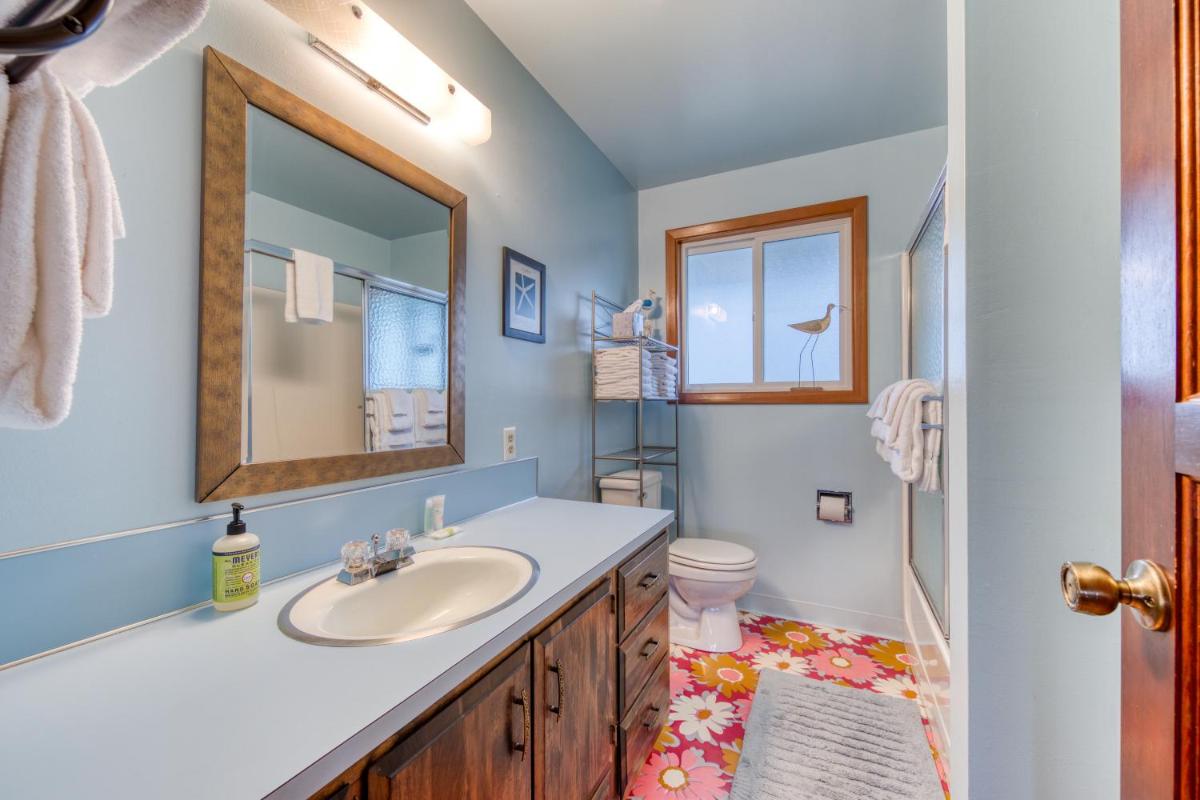 Rockaway Beach Cozy Cabin - image 7