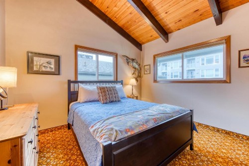 Rockaway Beach Cozy Cabin - image 8