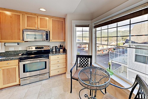 Ocean Vista Townhome with Balcony & Fireplace townhouse - image 11