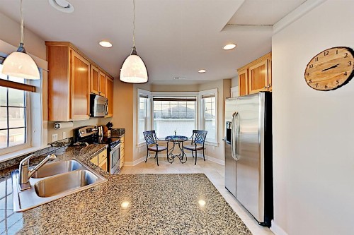 Ocean Vista Townhome with Balcony & Fireplace townhouse - image 9