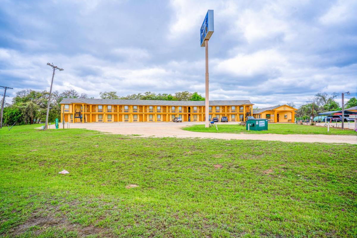 Regency Inn Rockdale - image 2