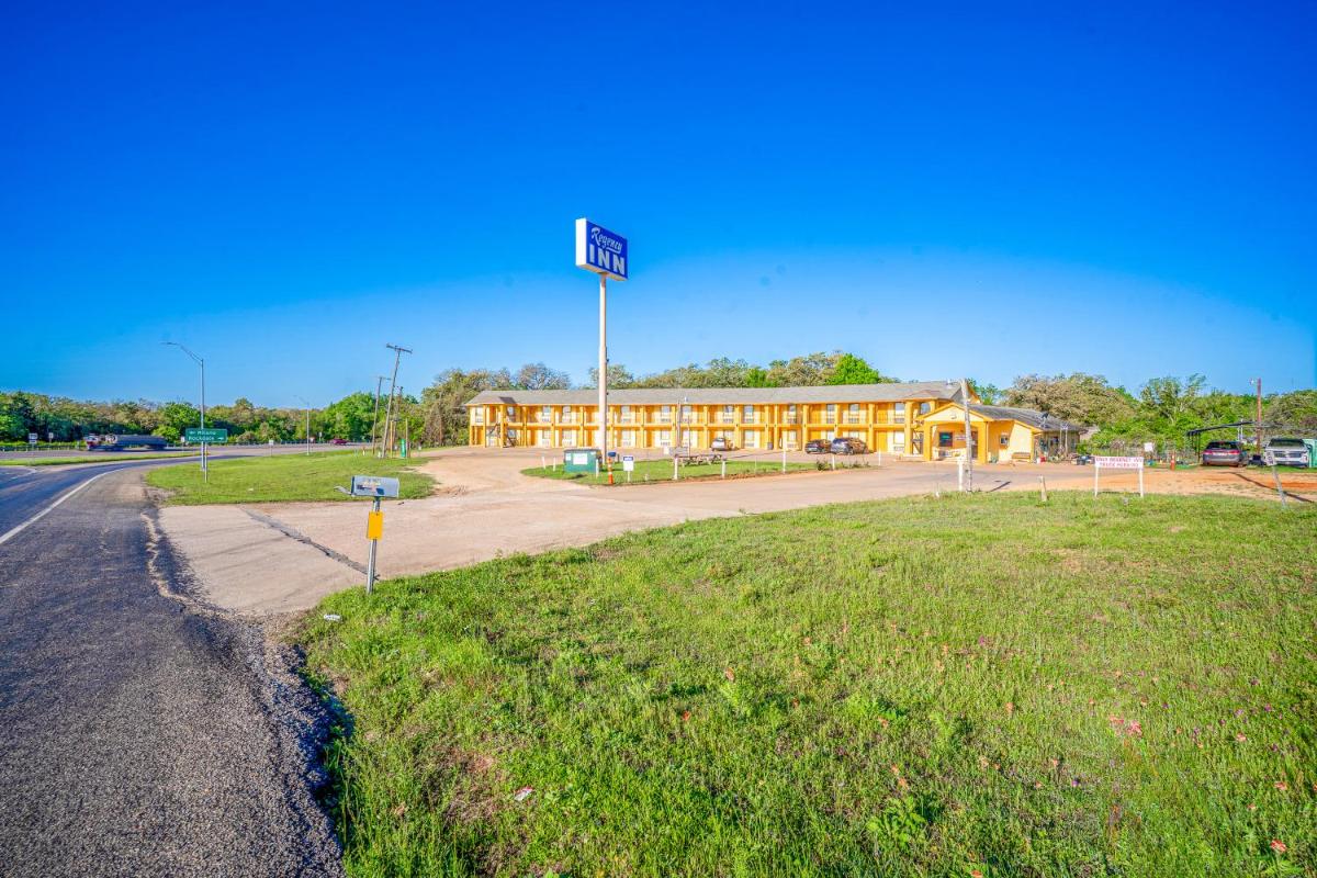 Regency Inn Rockdale - image 4