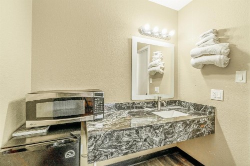 Regency Inn Rockdale - image 49