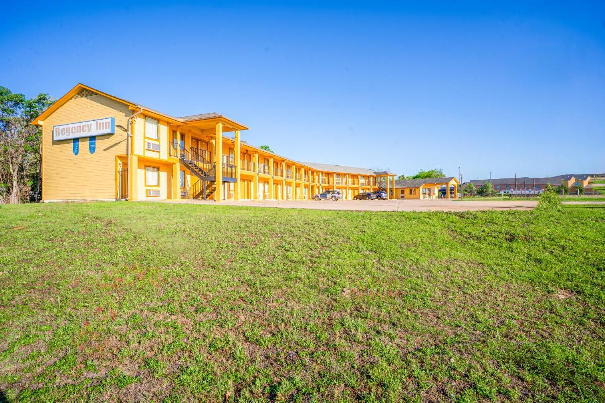 Regency Inn Rockdale - image 6