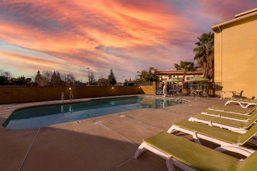 Comfort Inn & Suites Rocklin - image 16