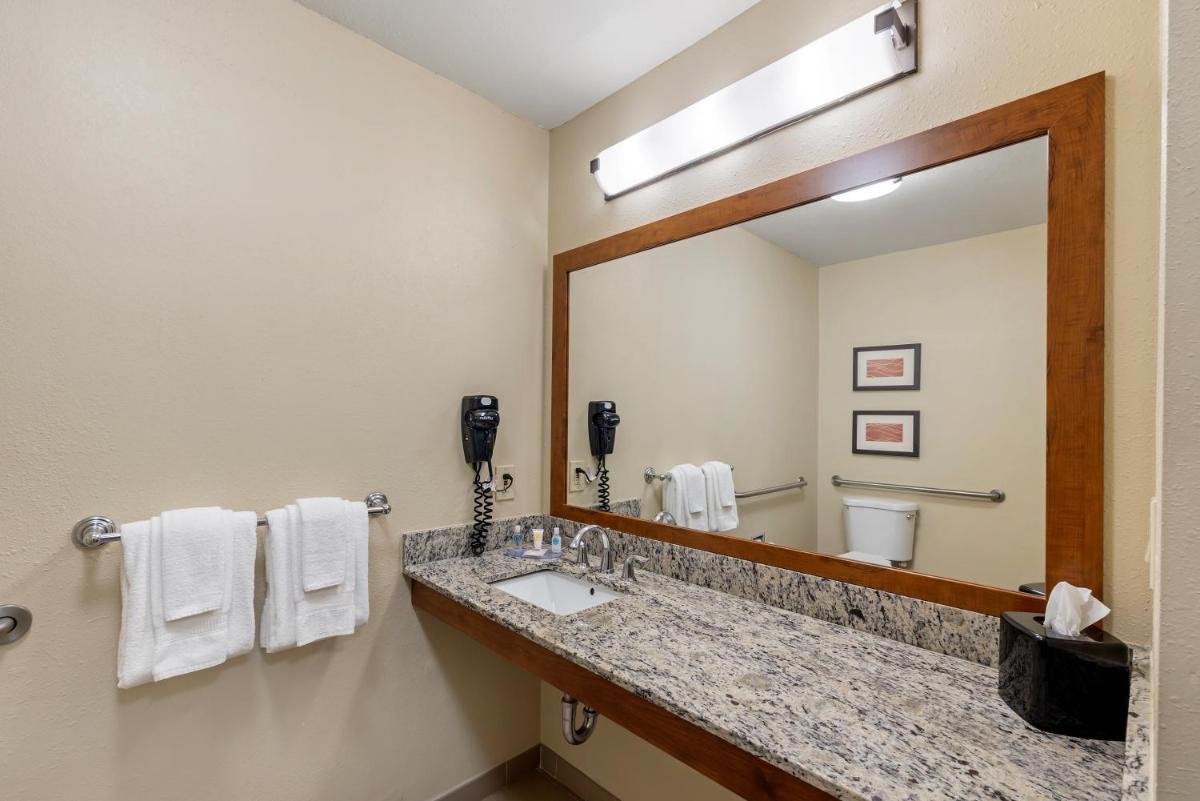 Comfort Inn & Suites Rocklin - image 2
