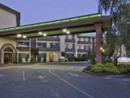 Howard Johnson Inn & Suites Rocklin