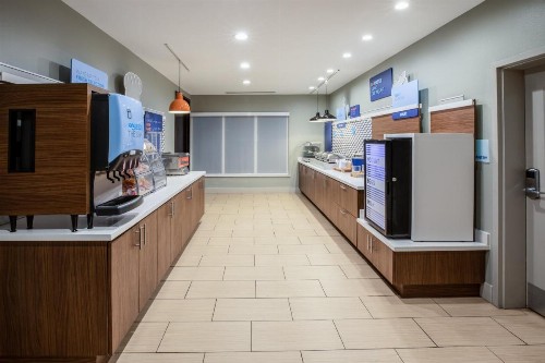 Holiday Inn Express & Suites Rockport - Bay View an IHG Hotel - image 37