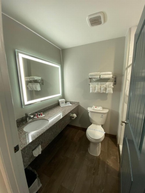 Days Inn by Wyndham Rockport Texas - image 2