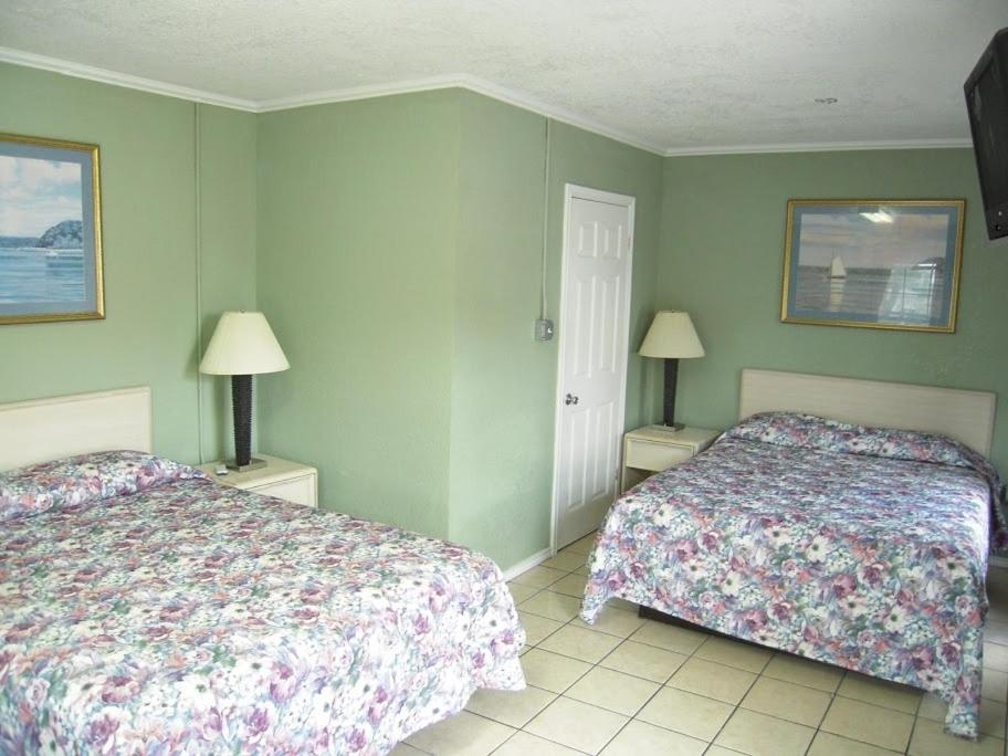 Bayfront Cottages - image 3