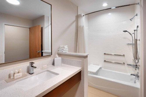 Fairfield Inn & Suites by Marriott Rockport - image 14