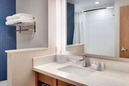 Fairfield Inn & Suites by Marriott Rockport - image 9