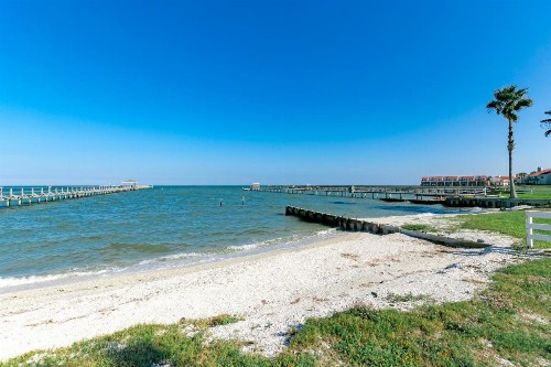 Fulton Beach Four-Bedroom House Home