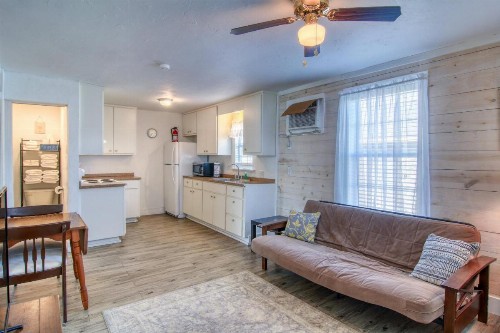 Coastal Hideaway #A - image 10